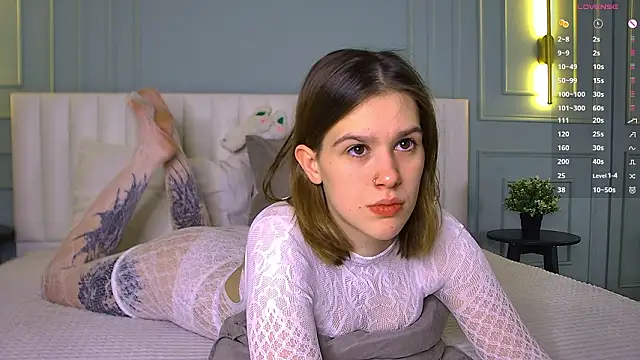 LoraPuffs online show from February 2026 04:37:01 PM