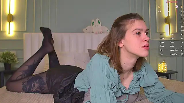 LoraPuffs online show from February 2026 04:05:02 PM