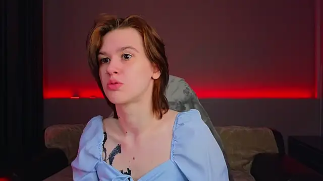 LoraPuffs online show from May 2026 02:25:02 PM