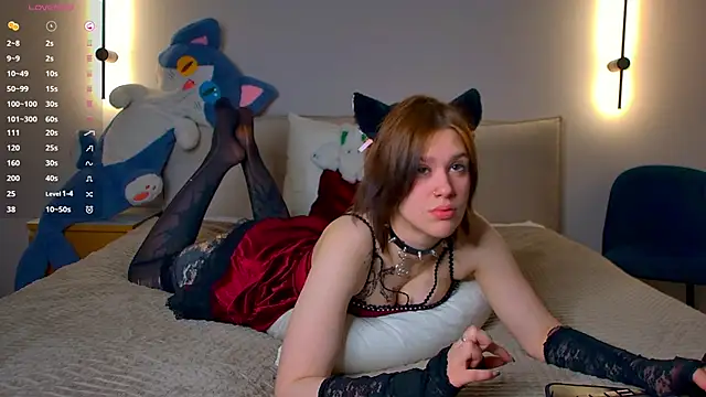 LoraPuffs online show from May 2026 02:30:02 PM