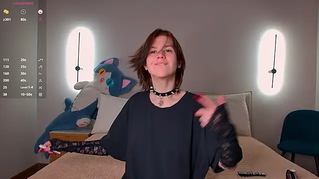 LoraPuffs online show from May 2026 02:33:02 PM