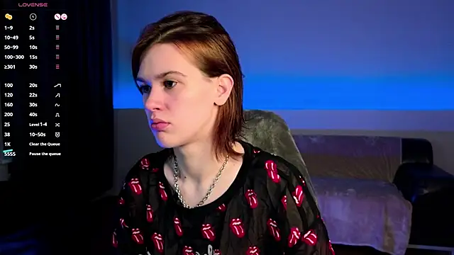 LoraPuffs online show from June 2026 04:39:01 PM