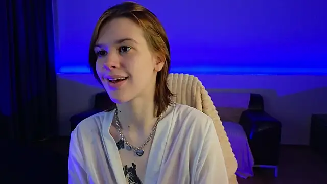 LoraPuffs online show from June 2026 02:18:02 PM