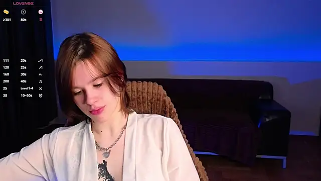 LoraPuffs online show from June 2026 02:38:01 PM