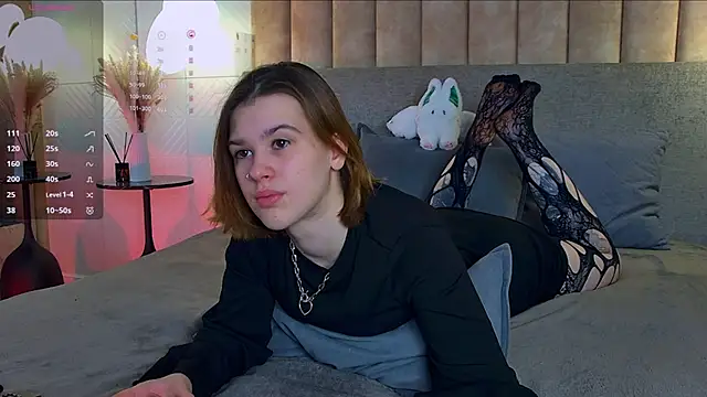 LoraPuffs online show from November 2025 04:29:02 PM