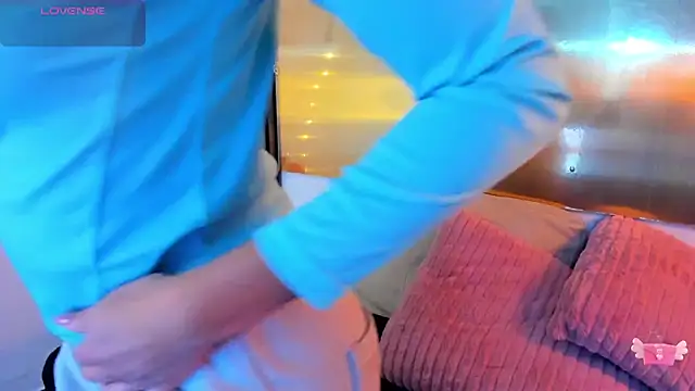 Snapshot of LunaaMorena chatting on December 2025 02:23:01 PM LunaaMorena online show from December 2025 02:23:01 PM