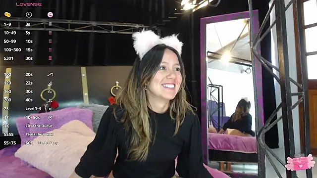 Snapshot of LunaaMorena chatting on November 2025 01:44:02 PM LunaaMorena online show from November 2025 01:44:02 PM