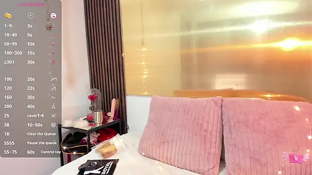 Snapshot of LunaaMorena chatting on November 2025 01:33:02 PM LunaaMorena online show from November 2025 01:33:02 PM