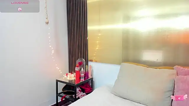 Snapshot of LunaaMorena chatting on November 2025 02:01:01 PM LunaaMorena online show from November 2025 02:01:01 PM