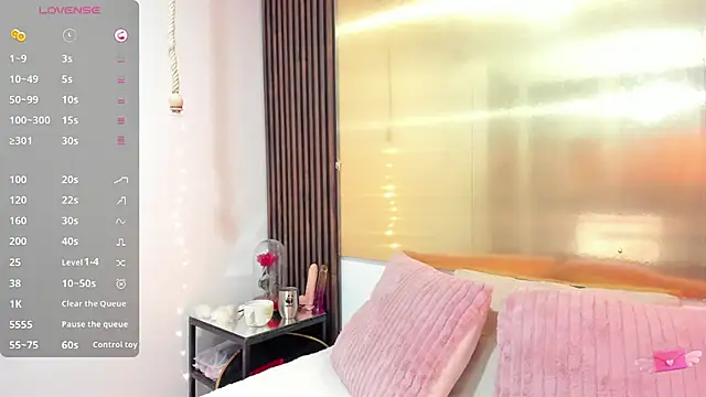 Snapshot of LunaaMorena chatting on November 2025 01:32:02 PM LunaaMorena online show from November 2025 01:32:02 PM