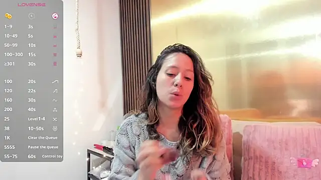 Snapshot of LunaaMorena chatting on November 2025 01:22:01 PM LunaaMorena online show from November 2025 01:22:01 PM