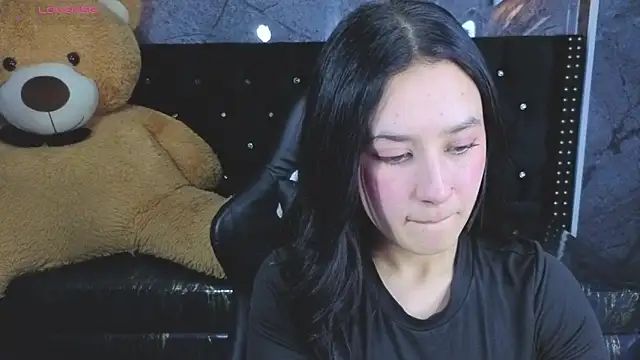 Snapshot of Aleja05_b chatting on November 2025 09:59:01 PM Aleja05 b online show from November 2025 09:59:01 PM