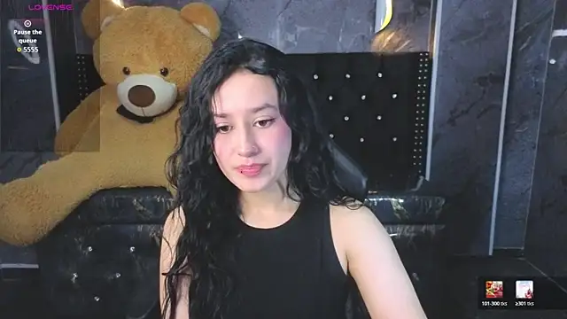 Snapshot of Aleja05_b chatting on December 2025 07:50:02 PM Aleja05 b online show from December 2025 07:50:02 PM