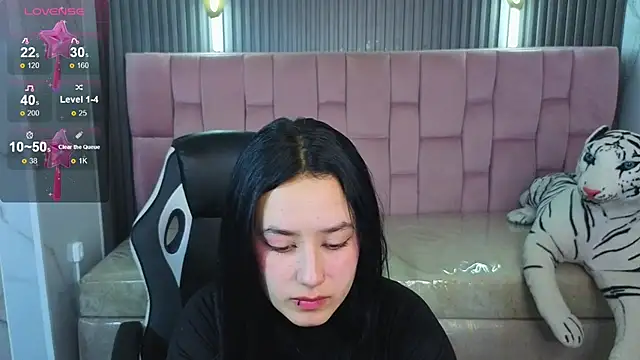 Snapshot of Aleja05_b chatting on November 2025 01:44:02 PM Aleja05 b online show from November 2025 01:44:02 PM