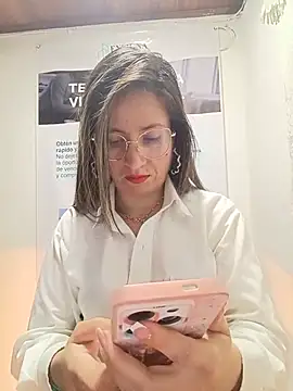 Snapshot of Valentina--1 chatting on May 2026 10:22:01 AM Valentina--1 online show from May 2026 10:22:01 AM