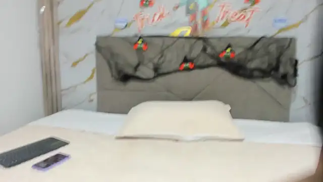  Asshley bensoon  online show from October 2025 12:15:02 PM