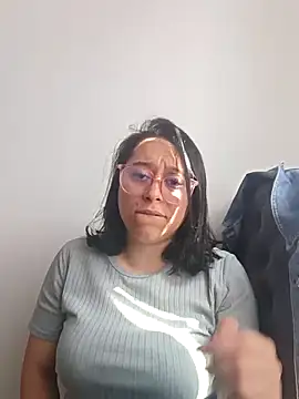 Caroline-17 online show from November 2025 07:02:02 PM