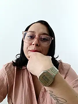 Caroline-17 online show from November 2025 06:23:01 PM