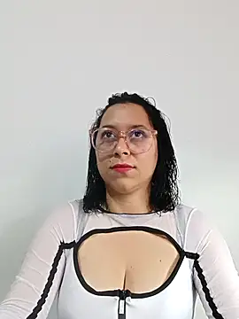 Caroline-17 online show from November 2025 06:19:01 PM