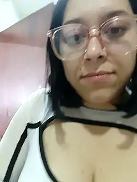 Caroline-17 online show from November 2025 01:47:01 PM