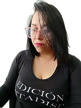 Caroline-17 online show from November 2025 12:42:02 PM