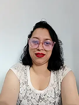 Caroline-17 online show from November 2025 06:08:01 PM