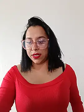 Caroline-17 online show from November 2025 06:08:01 PM