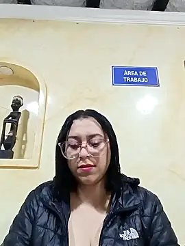 Caroline-17 online show from October 2025 12:04:01 PM