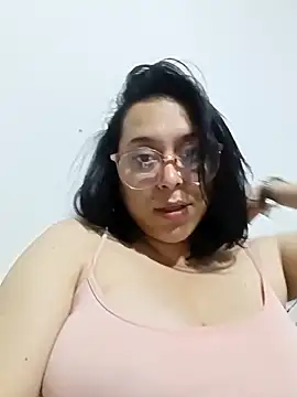 Caroline-17 online show from November 2025 01:28:01 AM