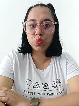 Caroline-17 online show from November 2025 06:12:02 PM