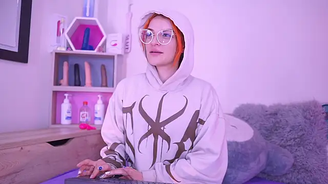 celeste blazze  online show from November 2025 02:21:02 PM