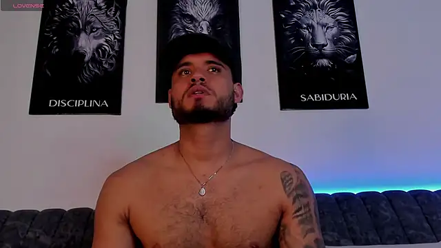 AUSTINN TORRES online show from May 2026 04:20:02 AM