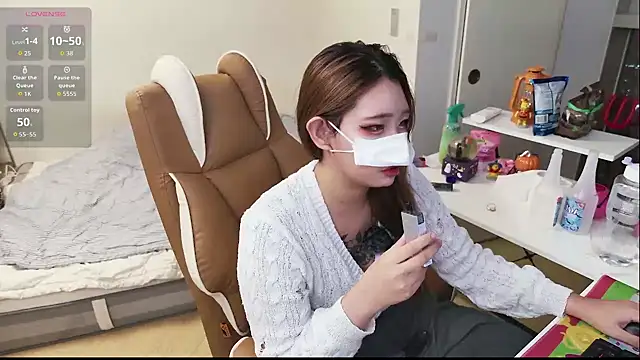 Milk Sola online show from November 2025 01:26:02 PM