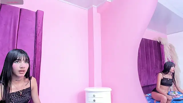 Snapshot of foxyhillx chatting on December 2025 05:52:02 PM foxyhillx online show from December 2025 05:52:02 PM