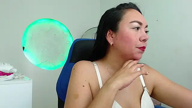 Yadis hot online show from November 2025 08:56:02 PM