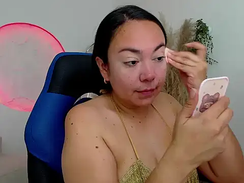 Yadis hot online show from November 2025 06:41:01 PM