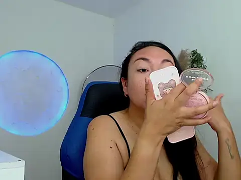 Yadis hot online show from November 2025 09:04:01 PM