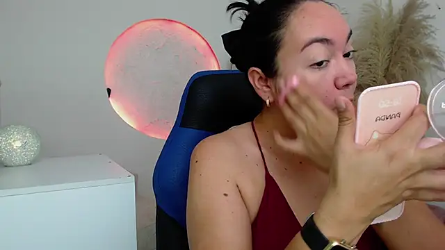 Yadis hot online show from December 2025 10:04:01 PM