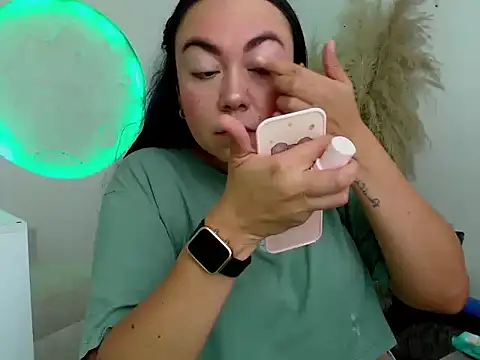 Yadis hot online show from December 2025 10:15:01 PM