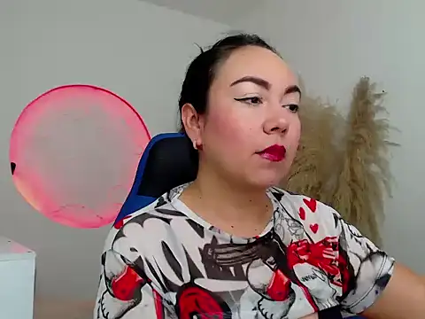 Yadis hot online show from November 2025 08:56:02 PM