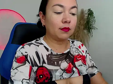 Yadis hot online show from December 2025 10:21:02 PM