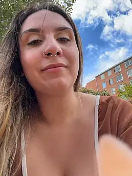 Snapshot of sarah_honey__ chatting on May 2026 04:34:02 PM sarah honey online show from May 2026 04:34:02 PM