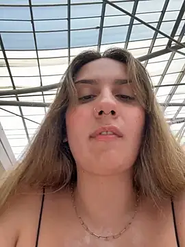 Snapshot of sarah_honey__ chatting on April 2026 04:15:01 PM sarah honey online show from April 2026 04:15:01 PM