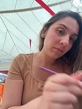 sarah honey   online show from December 2025 04:00:01 PM