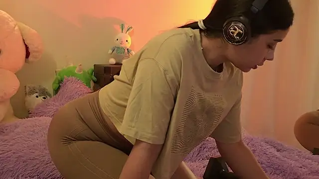 ISA NIXON online show from April 2026 02:10:02 PM