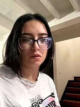 Kloe Novoa online show from November 2025 01:33:02 PM