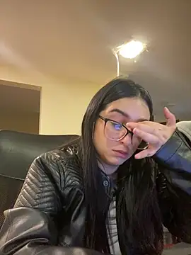 Kloe Novoa online show from April 2026 12:20:01 PM