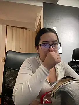 Kloe Novoa online show from February 2026 01:33:02 PM