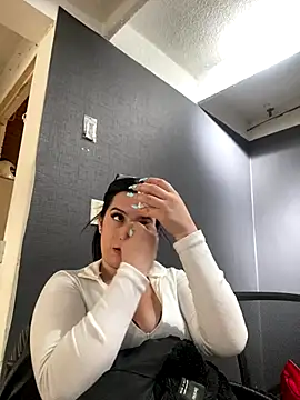 Kloe Novoa online show from November 2025 01:15:02 PM