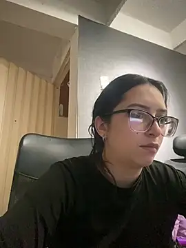 Kloe Novoa online show from February 2026 01:33:02 PM